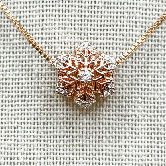 Jewelry - NWOT Sterling silver 18k rose gold plated snowflake necklace pendant 18”